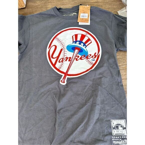 NWT- Mitchell & Ness Yankees Basic Logo T-Shirt - Picture 4 of 6